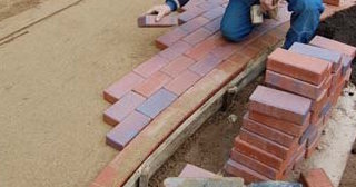 Установка тротуарной плитки в Каменске-Шахтинском - цена от 824 руб. за работу