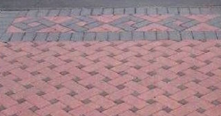 Укладка тротуарной плитки на старое бетонное основание в Каменске-Шахтинском в октябре